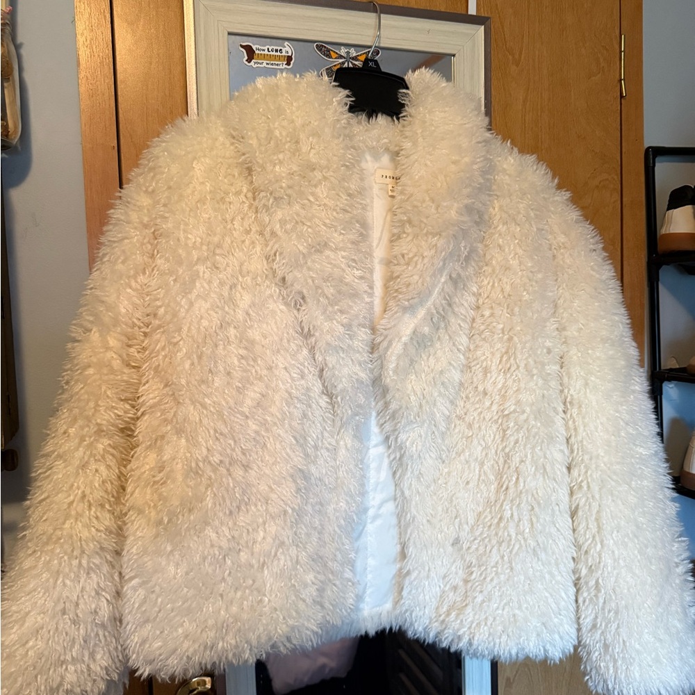 Promesa White Fuzzy Jacket